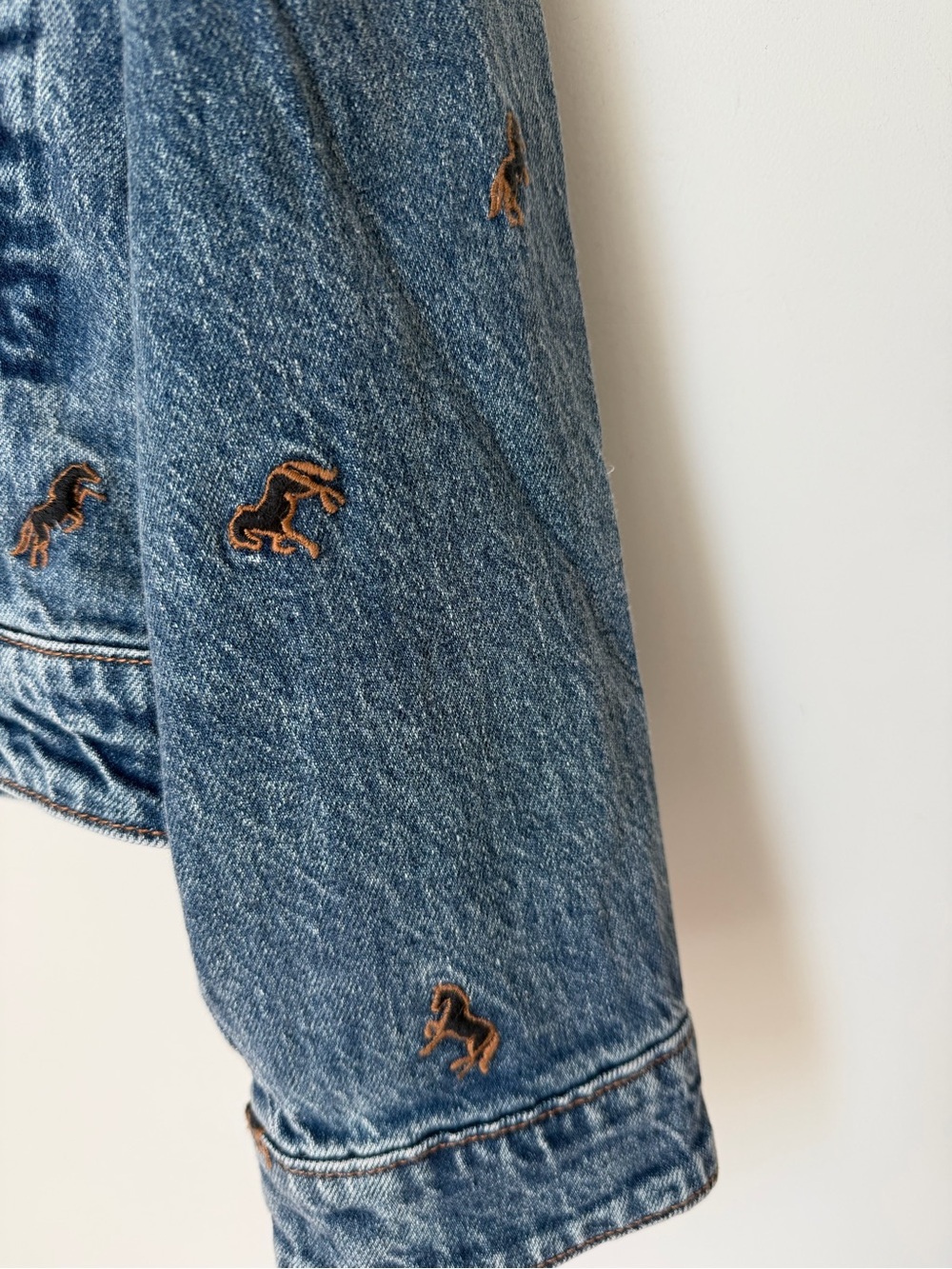 Avec Les Filles horse embroidered cotton denim Jean jacket - Picture 3 of 6